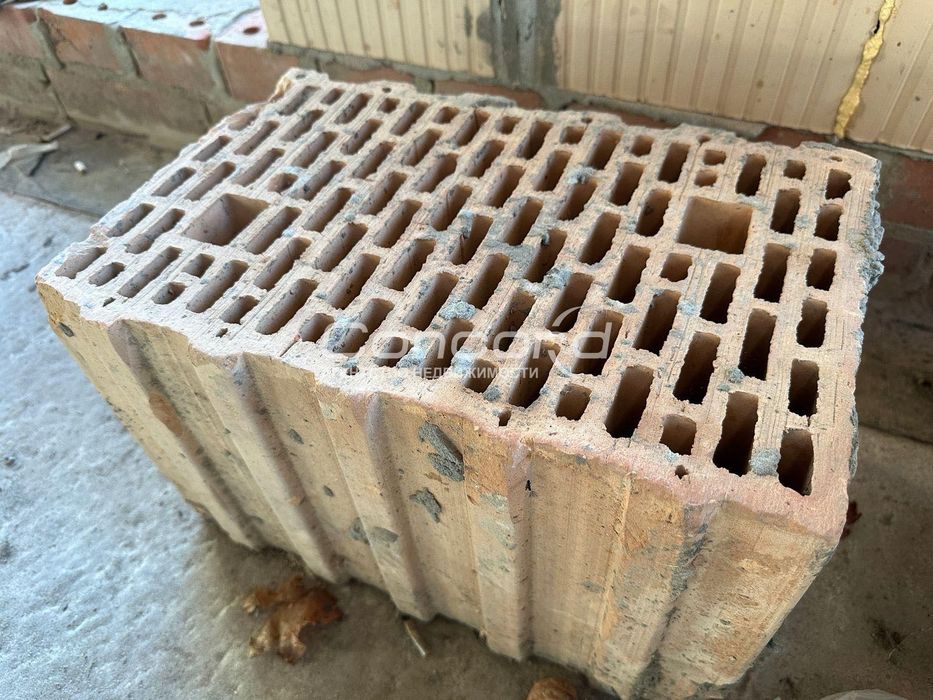 Оболонь. КМ "Чорнобилець-Оболонь", 6-та Лінія, 13. Продам будинок