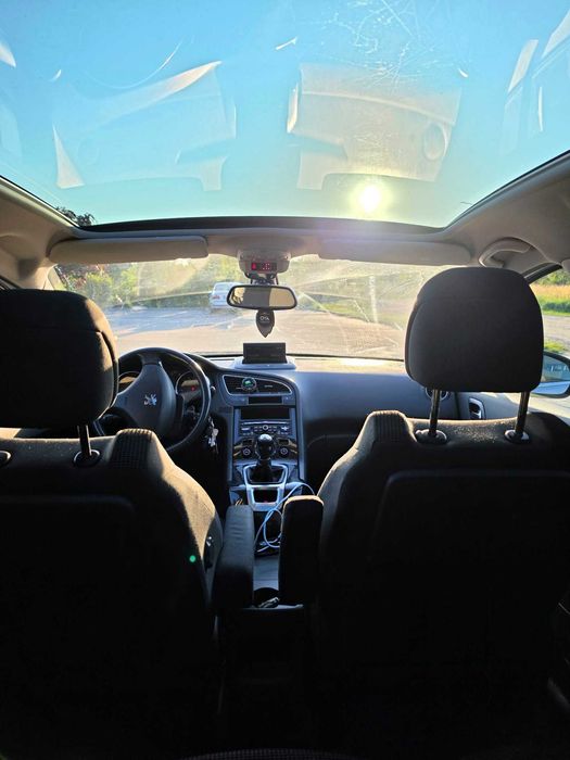 Samochód Peugeot 5008
