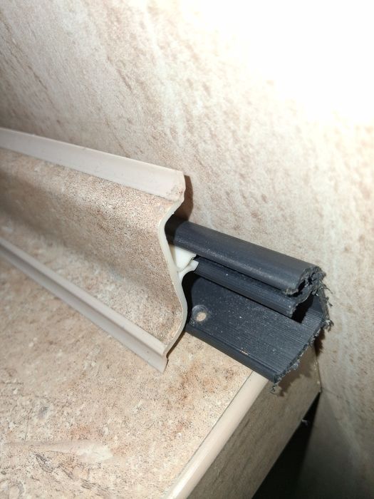 Listwy przyblatowe z tworzywa sztucznego beżowe trawertyn