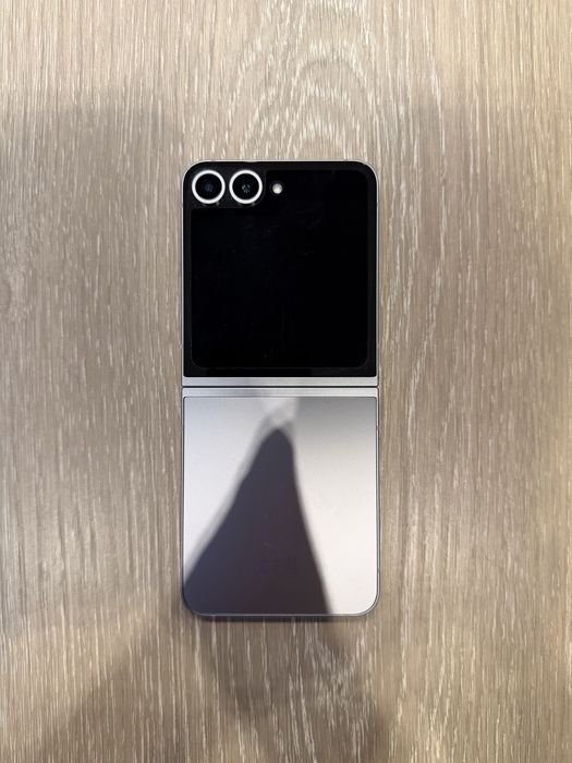 Samsung Galaxy Flip 6