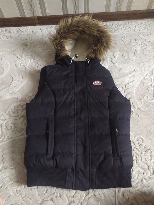 Безрукавка пуховик, жилетка на дівчину SuperDry Japan. Розмір XS.