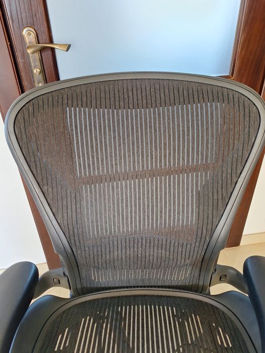Ергономічне крісло Herman miller aeron