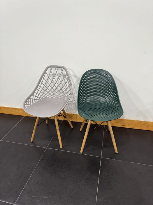 Cadeiras sortidas semi-novas