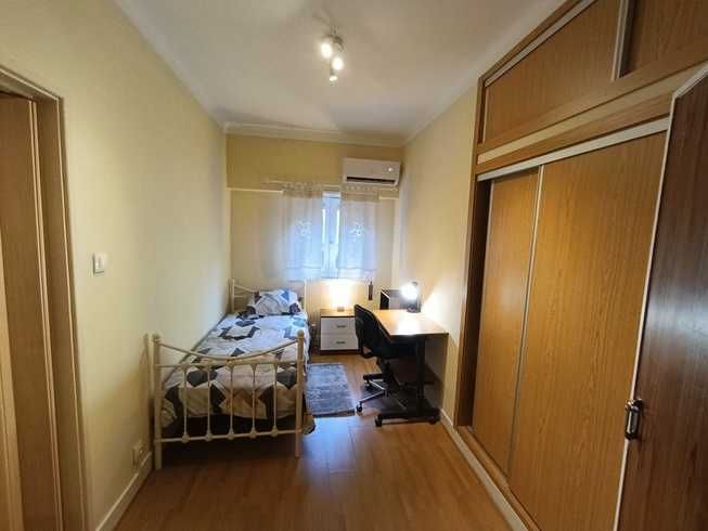 Quartos com ar condicionado - Rua José Caetano Júnior - Polo IV