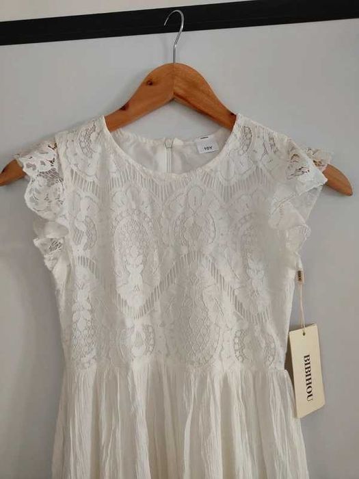 Vestido da marca Bibihou, concebido para uma criança  de 10 anos