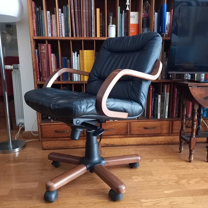 Cadeira de escritório em pele sintética