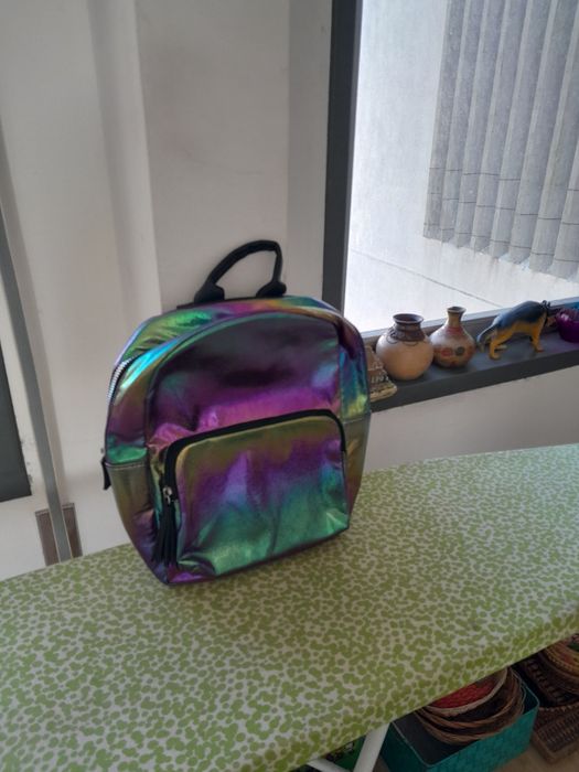 Vendo Mochila de Senhora muito bonita como nova