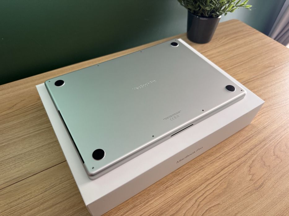 Macbook Pro 16” M4 Pro 48GB/512GB Srebrny 22 cykle, A3403