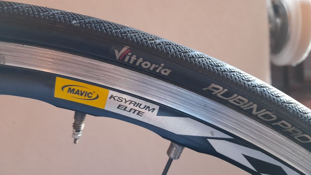 BH - Shimano 105 - Mavic Ksyrium Elite - Bicicleta Estrada BH Oquina