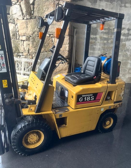 Empilhador deawoo Nissan 1800kgs aceito trocas / retomas