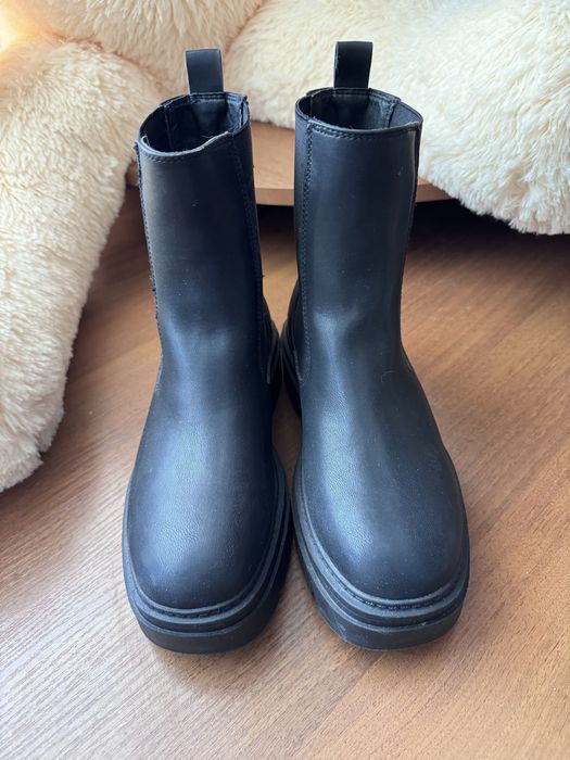 Майже нові,буди вдягнені 2 рази