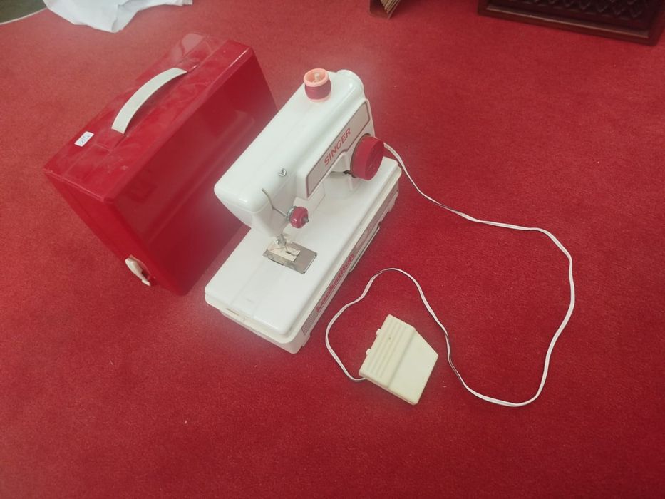 Máquina de custura de brincar antiga