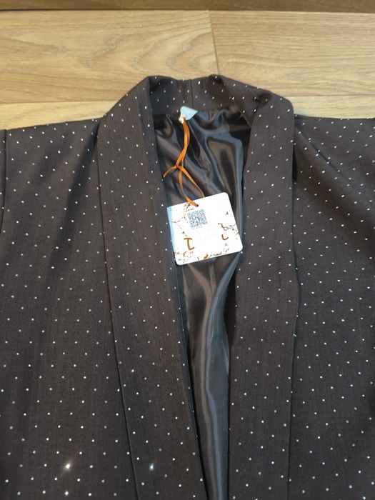 Nowy elegancki żakiet z cyrkoniami