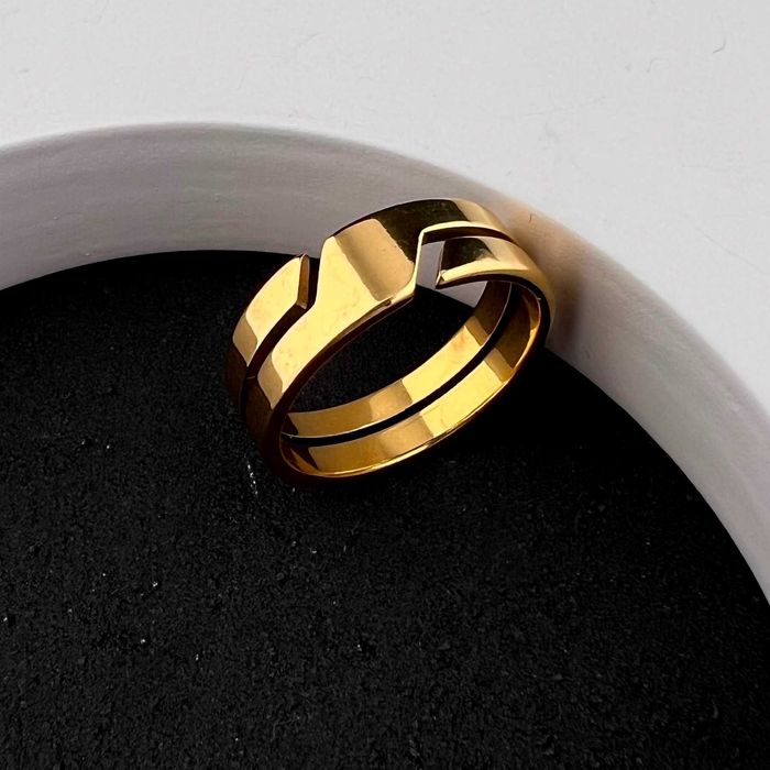 Обручка каблучка вінчальний перстень з медичної сталі ширина 7мм