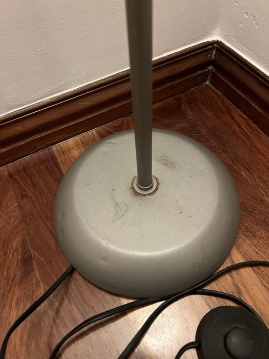 Candeeiro de pé alto