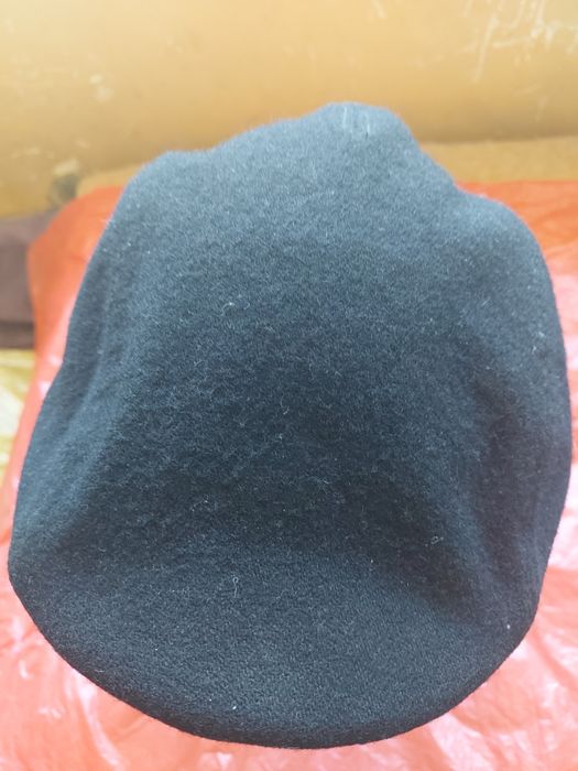 Stary kaszkiet męski z czasów PRL