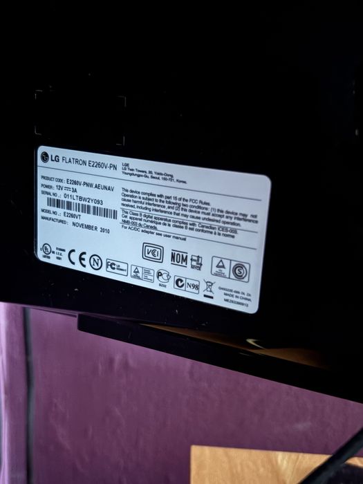 Komputer stacjonarny windows xp z ekranem