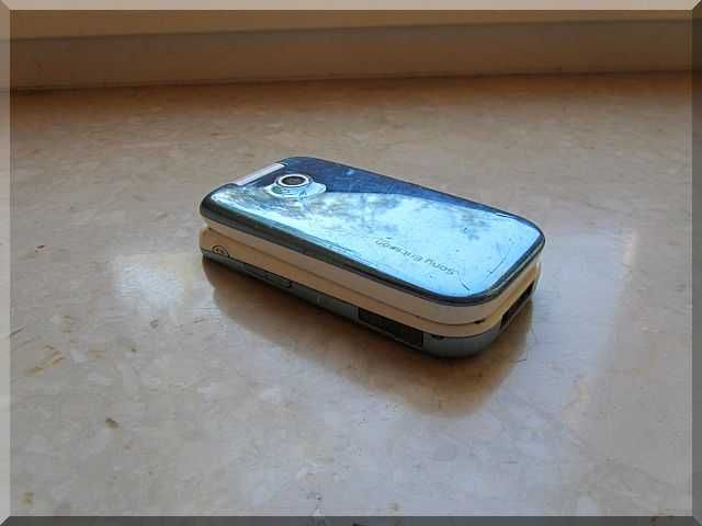 Sony Ericsson Z610i bez simloka