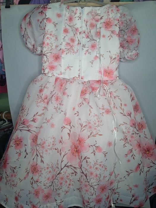 Випускна святкова сукня на дівчинку 7 років