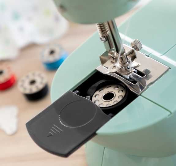 Mini-máquina de Costura Portátil com LED, Corta-linhas e Acessórios