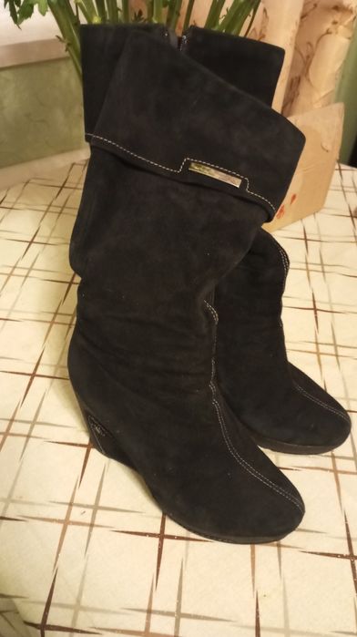 Продам зимние сапоги р.38 натуральная замша