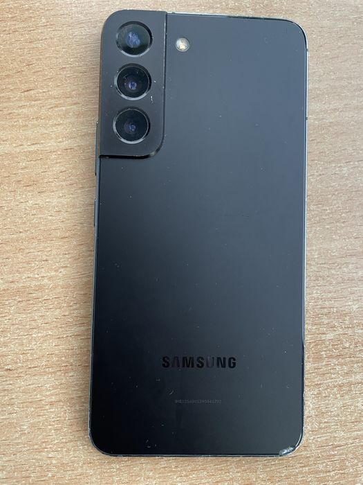 Samsung s22 в нормальному стані без вигорань але з тріщинами