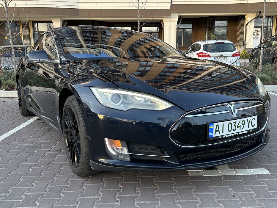 Tesla Model S 2013 85квт Тесла