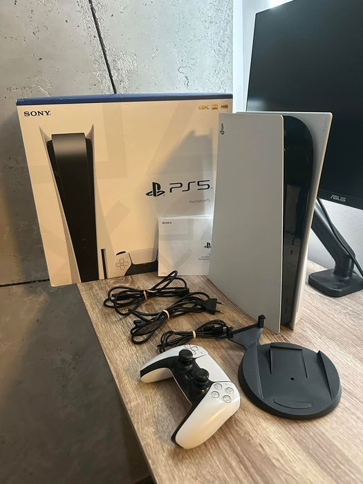 Konsola PlayStation 5 FAT (z wbudowanym napędem) - stan bardzo dobry