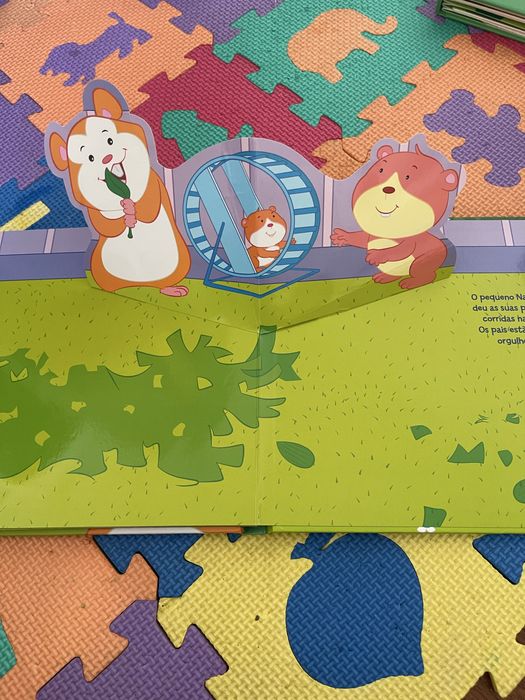 Livro pop-up aventuras e casa