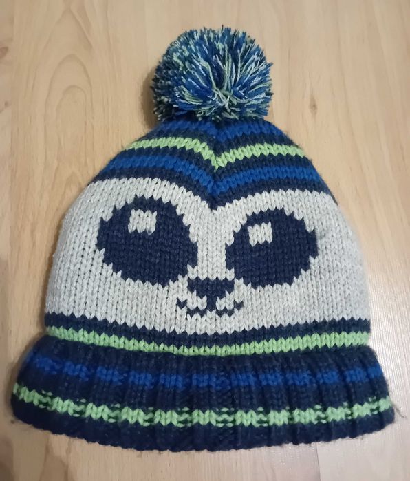 Sprzedam grubą i ciepłą czapkę z pomponem