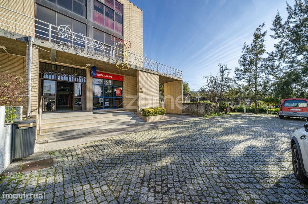 Comércio, oportunidade de investimento no Centro Comercial Barrosel...