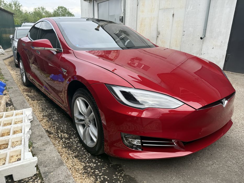 Тесла модел S 100D