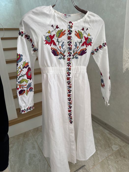 Дитяче вишиване плаття