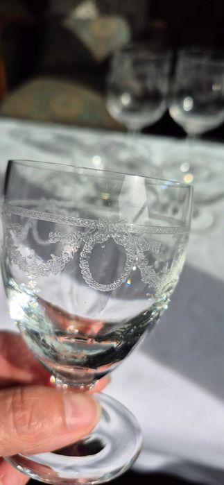 Conjunto de copos com decoração clássica