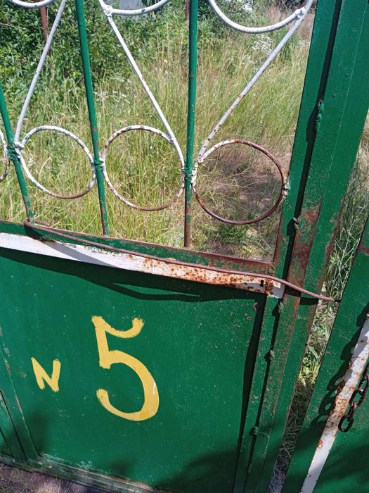 Пригород. Старый домик 50сот. У дороги.