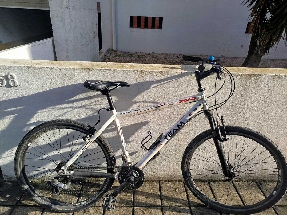 Bicicleta usada. Está em muito bom estado.