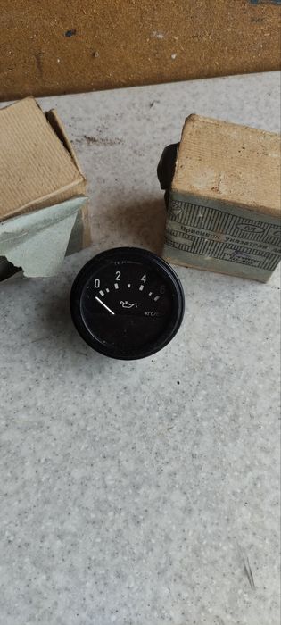 Указатель давления масла УК-130.