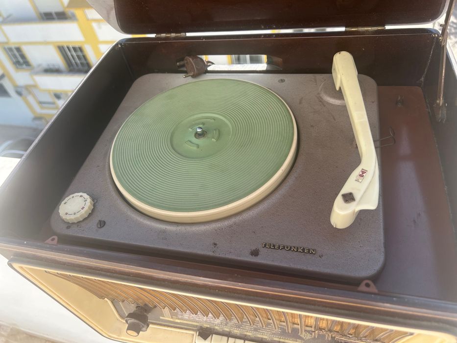Rádio antigo, Telefunken com gira discos