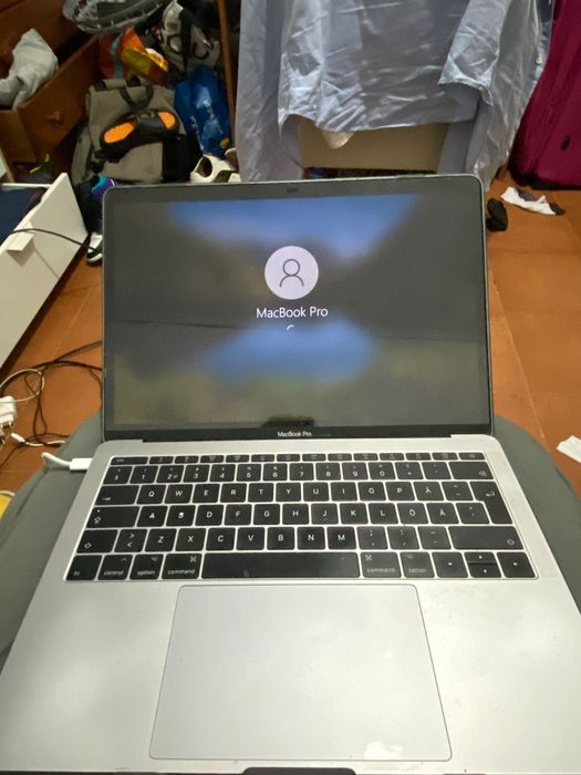 A venda com bateria semi nova e cabo de carregador novo