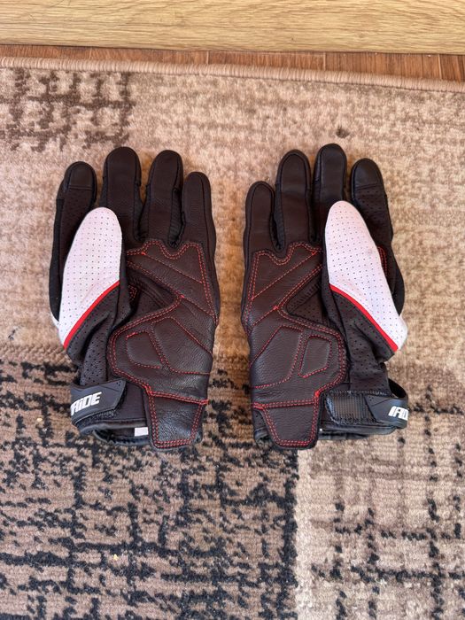 Мото перчатки шкіряні.