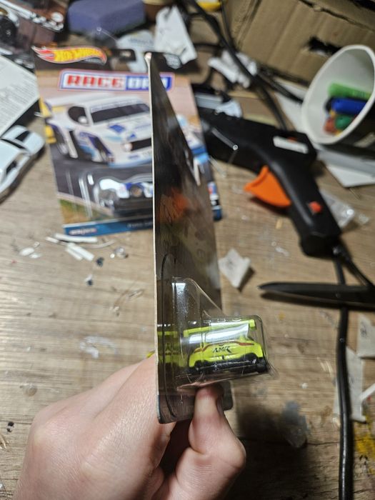 Hot wheels premium aston martin race day