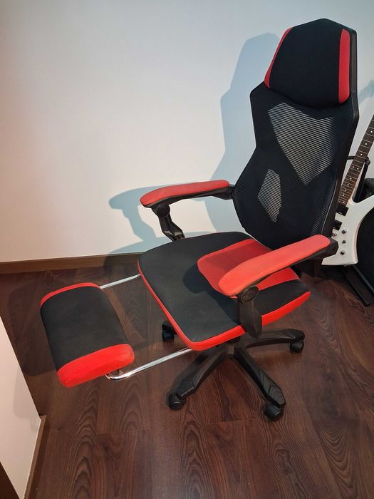 Vendo cadeira ergonómica com apoio pés