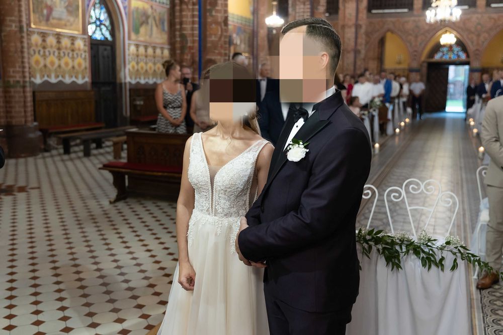 Suknia ślubna z długim welonem