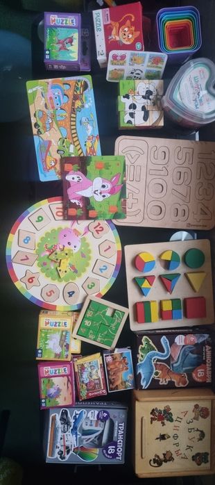 Дитячі розвиваючи  іграшки пазл шнурівка кубики годинник