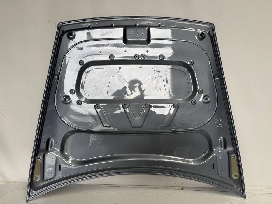 Продам капот на Tesla model Y Juniper