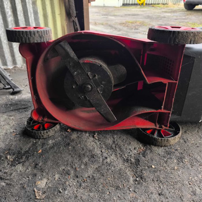 Kosiarka elektryczna z silnikiem indukcyjnym