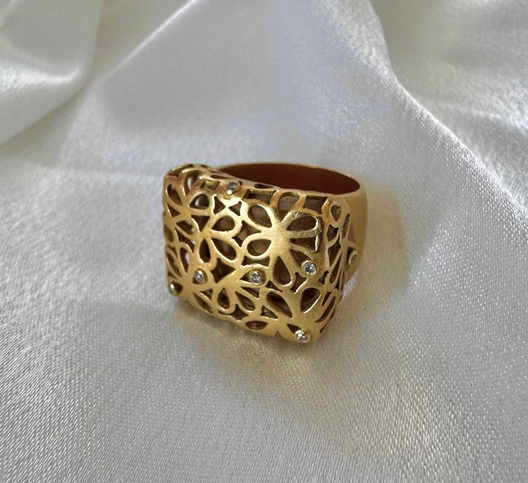 Anel com flores em Ouro 19.2k e Diamantes