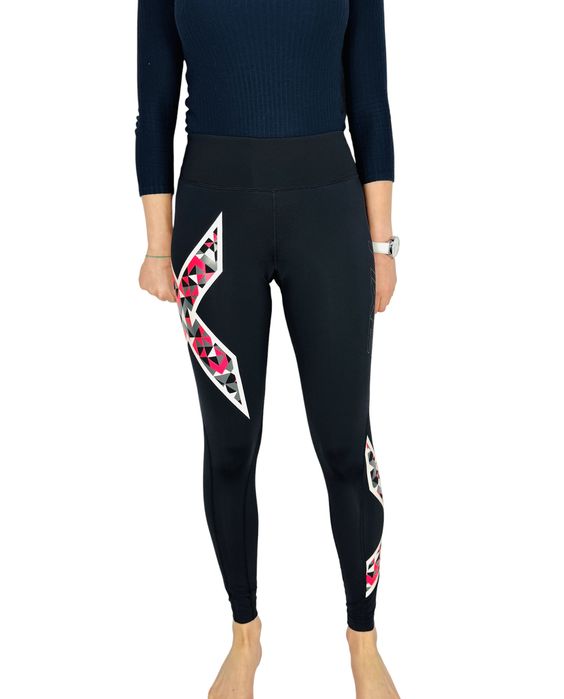 Czarne legginsy sportowe z wzorem S 36