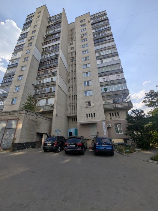 Квартира на І. Сірка біля клініка Unicam