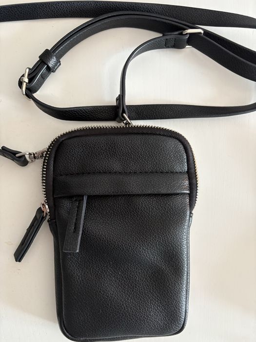 Mała torebka na telefon czarna na impreze